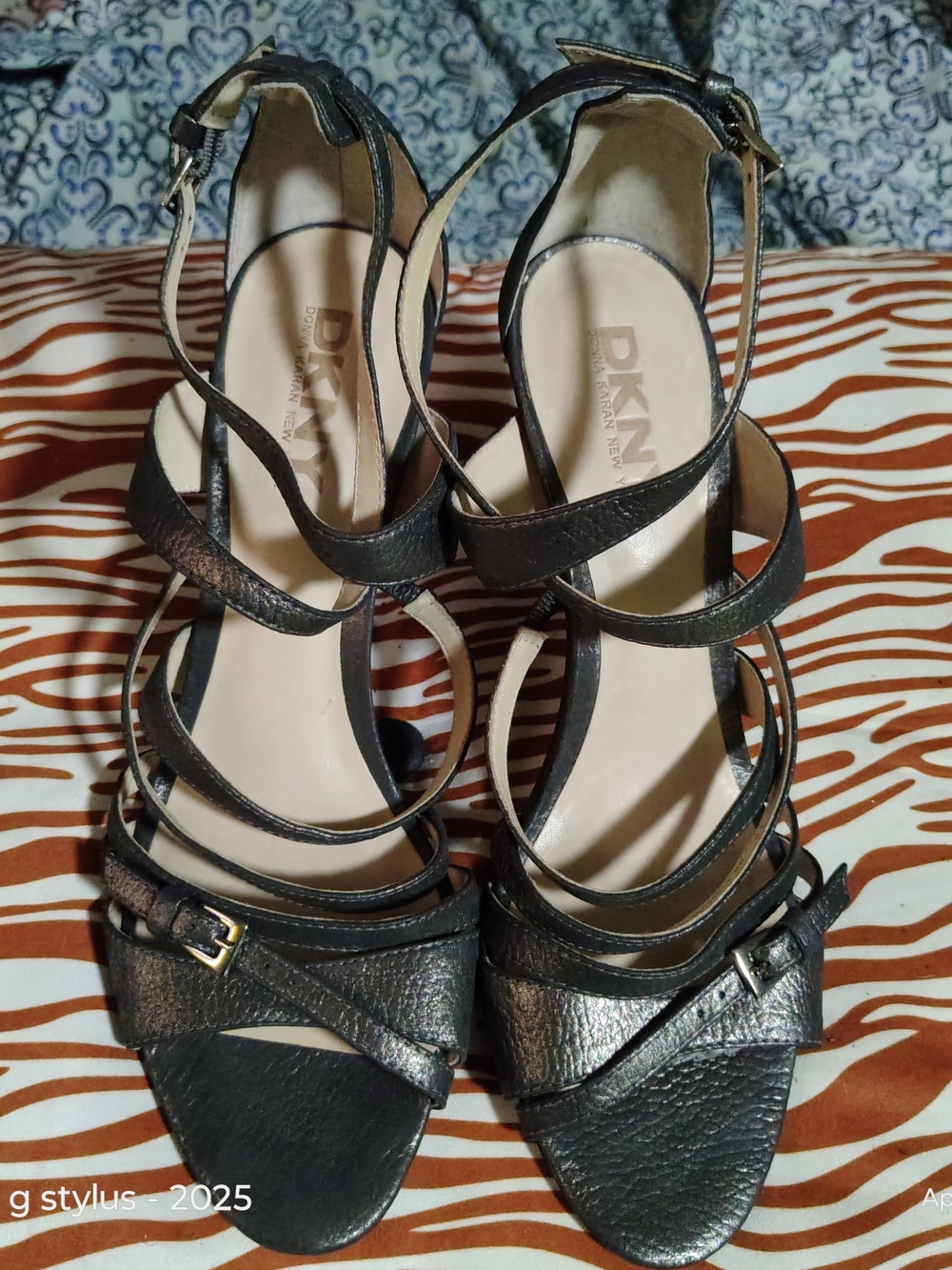 😲🔥DKNY Metallic Black Strappy Heeled Sandals- Womens - 10 ( Brand New )